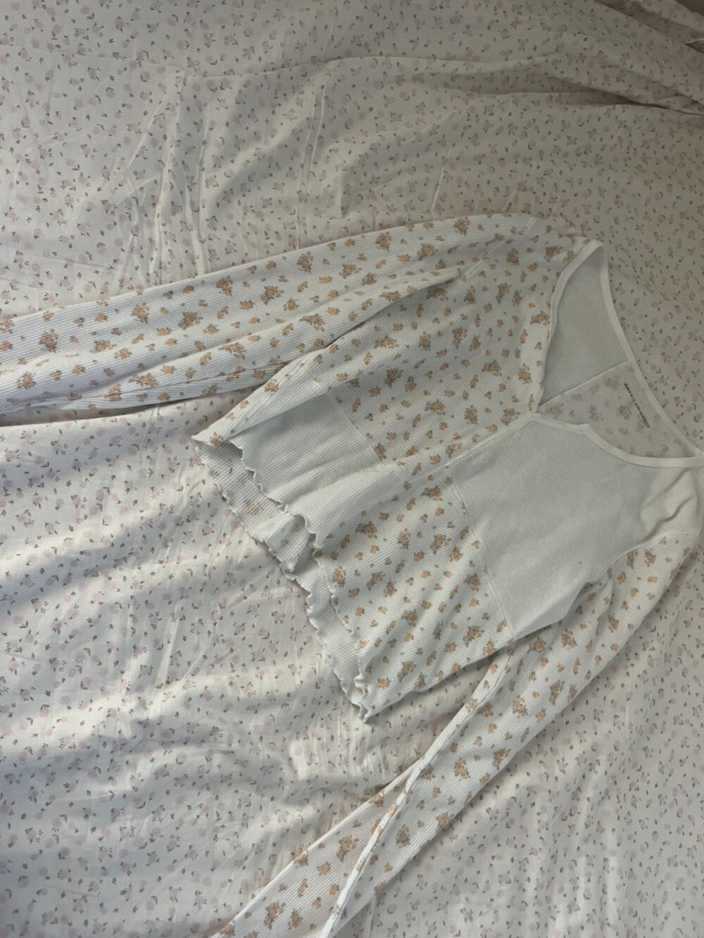 American Eagle Outfitters Cream Ribbed Long-Sleeve Floral Top
